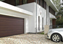 Сравнение автоматических и ручных гаражных ворот: что стоит учитывать?