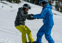 Помощь инструктора в катании на лыжах и сноуборде