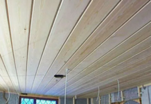 Как использовать имитацию бруса для отделки потолка?