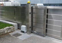 Откатные ворота для загородного участка: что учитывать при выборе?