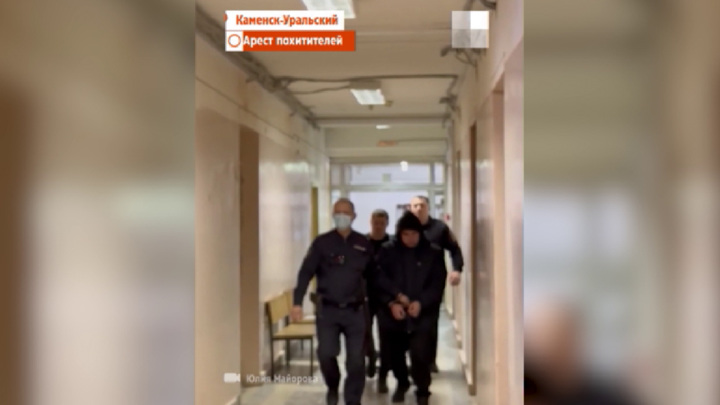 Девушки, над которыми издевались на автомойке, проходят лечение у психолога - Новости на Вести.ru