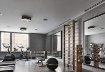 Как выбрать зеркало для спортзала: главные критерии и особенности установки