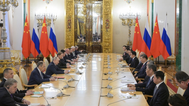 Китайская делегация принесла в Кремль граммофон