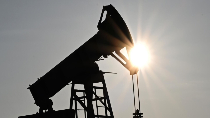 Страны ОПЕК+ увеличат предельный уровень добычи нефти в июне
