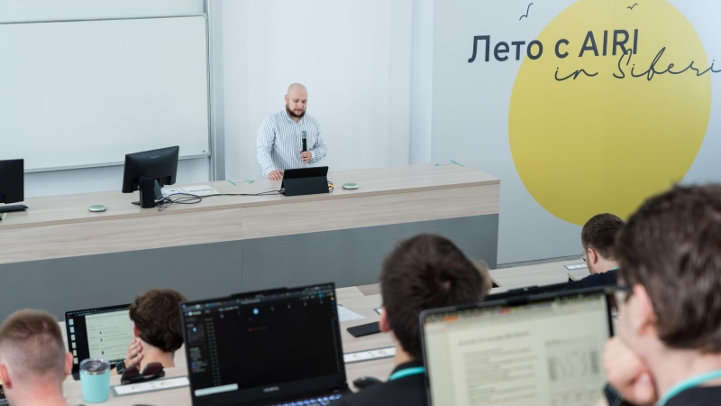 Китайская компания представила первого в мире робота-гуманоида