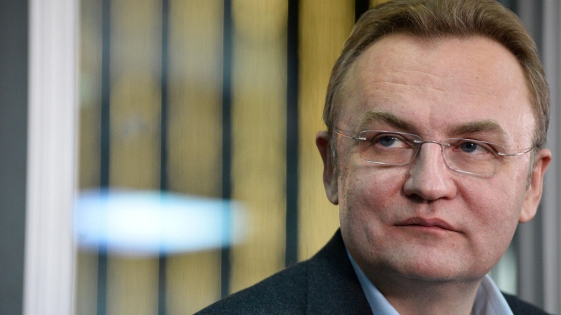 Мэру Львова место "на нарах", заявил Слуцкий