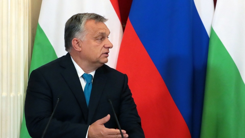 Орбан приветствовал телефонный разговор Путина и Макрона