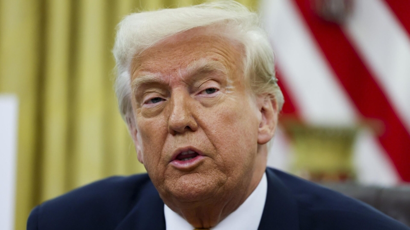 Трамп хочет дистанцироваться от конфликта на Украине, заявил Болтон