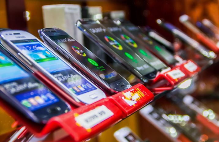 Мобильные телефоны: что учитывать перед покупкой в интернет-магазине