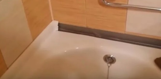 Чем закрыть щель между ванной и стеной 5 см: практические решения