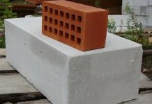 Кирпич или газоблок: честное сравнение материалов для строительства надежного частного дома