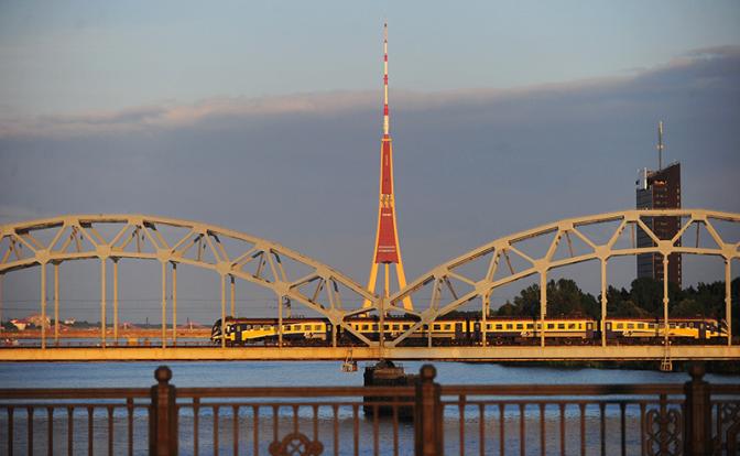 Рижский бальзам на душу: Латвия разобрала «железку», соединяющую ее с Россией. Осталось насыпь срыть