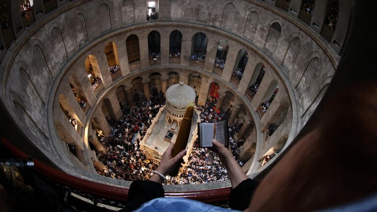 Схождение Благодатного огня 2025: когда проходит, значение для верующих