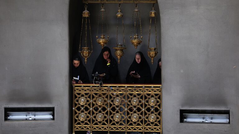 Схождение Благодатного огня 2025: когда проходит, значение для верующих