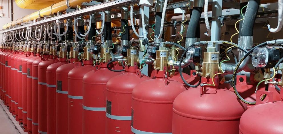 Защита критически важного: где необходима система газового пожаротушения