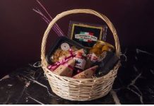 Подарок с характером: сырная корзина к праздничному столу