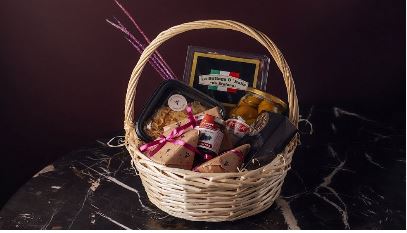 Подарок с характером: сырная корзина к праздничному столу