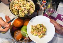 Аллерголог Рябова: попытки доесть новогодние салаты приводят к токсикоинфекциям — Новости на Вести.ru