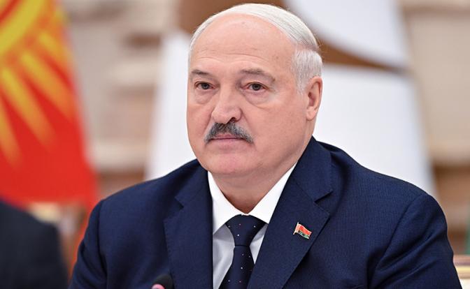 Батька может и «шарахнуть»: Александр Лукашенко назвал тех, кому доверяет — Путин, Трамп с Меланией и «Орешник»