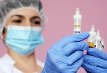 Боли в животе были у калужанки с самым долгим случаем заболевания ковидом в мире — Новости на Вести.ru