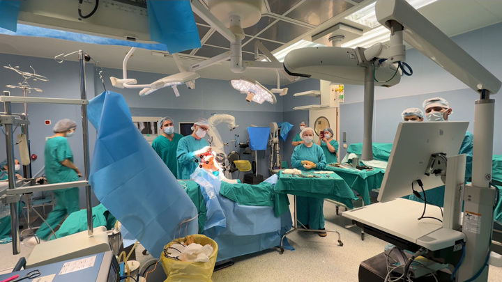 Боткинская больница уже 115 лет спасает жизни, теперь и с помощью роботов - Новости на Вести.ru