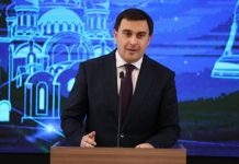 Глава Реутова Филипп Науменко остается в реанимации в крайне тяжелом состоянии — Новости на Вести.ru