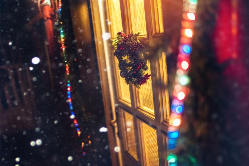 Как украсить комнату на Новый год 2026: тренды и идеи новогоднего декора