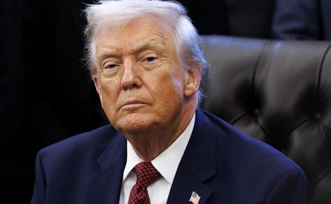 Кошки-мышки, деньги, плаха: Трамп в любой момент может отправить Зеленского на эшафот. Чего ждет?