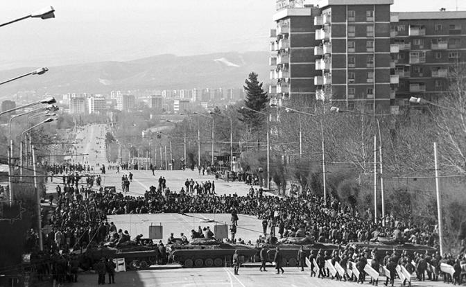 &laquo;Людей били палками, камнями, железными прутьями&raquo;: Кровавой русофобии 90-х годов в Средней Азии пора дать адекватную оценку