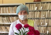 Медсестра из Тульской области спасла пассажирку на борту самолета — Новости на Вести.ru