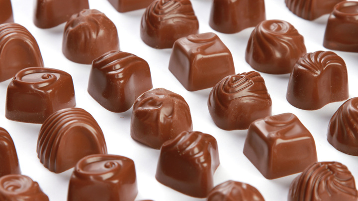 Нарколог Холдин: популярные конфеты с крепким алкоголем могут быть опасны - Новости на Вести.ru