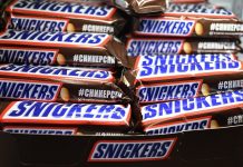 Продавцы магазинов в Лондоне объяснили, как к ним попал Snickers из России