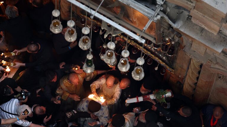 Схождение Благодатного огня 2025: когда проходит, значение для верующих