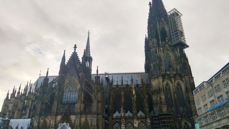 СМИ: неизвестный нарушил рождественское богослужение в Кельнском соборе