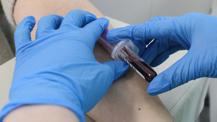 В Нальчике медсестра выплатит 9 млн рублей за заражение гепатитом и ВИЧ - Новости на Вести.ru