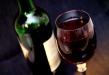 Врач Гуляев: кардиологи считают, что 50-70 граммов алкоголя полезны для здоровья — Новости на Вести.ru