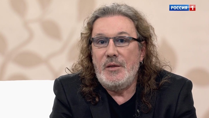 Директор Кузьмина опроверг информацию о плохом самочувствии певца — Новости на Вести.ru