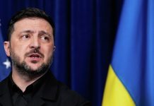 Экс-советник Трампа назвал Зеленского диктатором