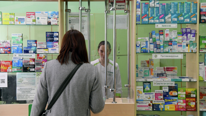 Кабмин продлил особый порядок продажи зарубежных лекарств до конца 2027 года - Новости на Вести.ru