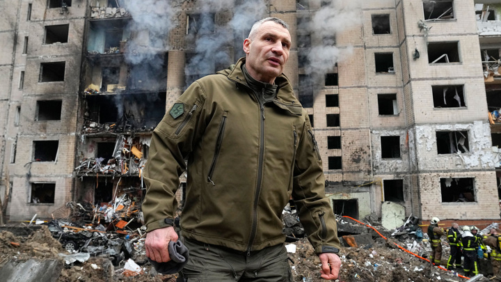 Кличко призвал жителей Киева запастись продуктами и лекарствами - Новости на Вести.ru