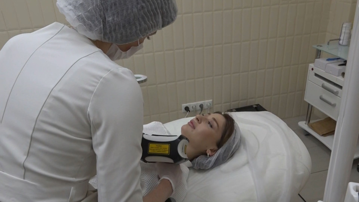 Косметологов обяжут изучать протокол действий при реанимации - Новости на Вести.ru