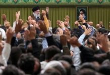 «Лидер Ирана изготовился для бегства в Россию»: Times опять застукали со спущенными штанами