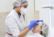 Медэксперт Левашова: в косметологии слово «врач» не может быть опущено — Новости на Вести.ru