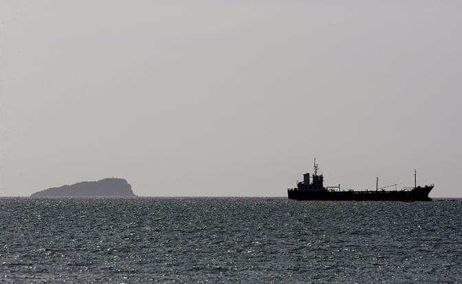 Морской бой неизбежен? Британия вслед за США переходит на тактику пиратов, охотящихся за танкерами с российской нефтью