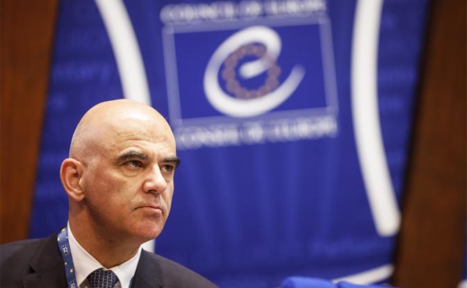 От Гааги до Брюсселя: Спектакль «Трибунал для Путина» остался без сценария, денег и зрителей