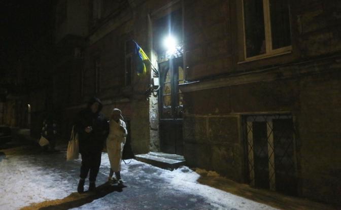 Ще не вмерзла Украина: &laquo;У вас нет света и тепла? Так надо было летом дом в Карпатах купить, нытики&raquo;