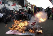 Сотни колумбийцев провели акцию протеста против похищения Мадуро