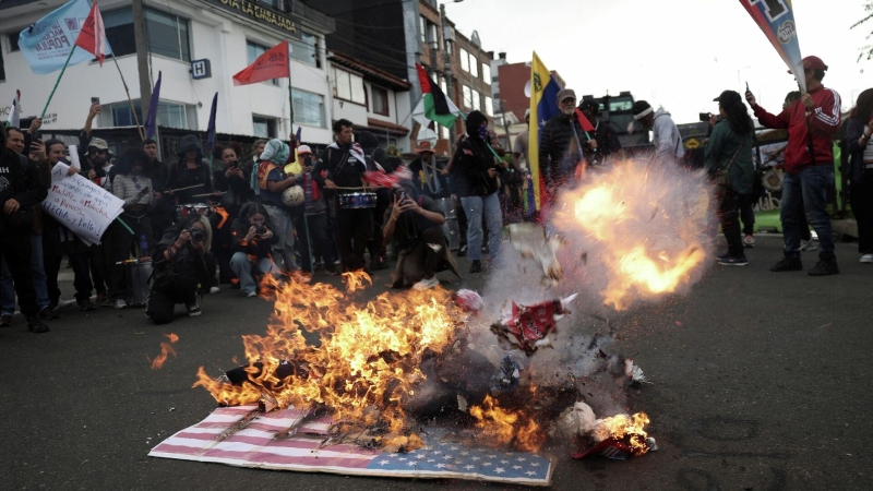 Сотни колумбийцев провели акцию протеста против похищения Мадуро