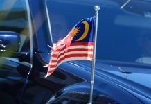 Стресс на работе может превращать людей в геев, заявил министр в Малайзии