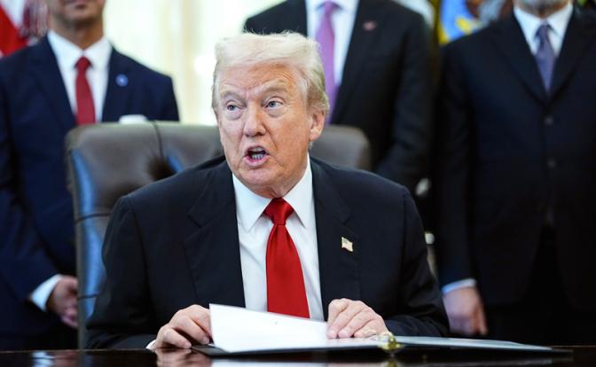 Трамп &laquo;отжимает&raquo; Гренландию у Дании пошлинами. Европа взвилась, но ей предложили заткнуться